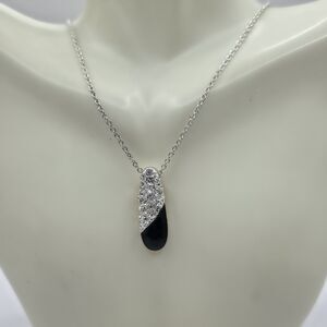 Avon NRT Necklace Black & Silvertone Pendent on Chain Rhinestones 16" + 3"